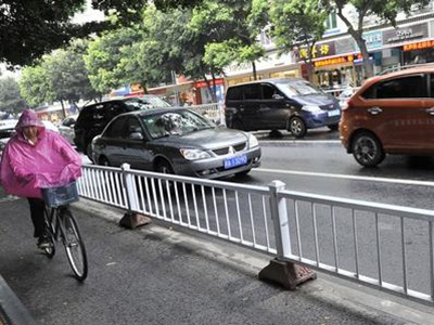 机非隔离护栏 - 安平县万基筛网有限公司图片2